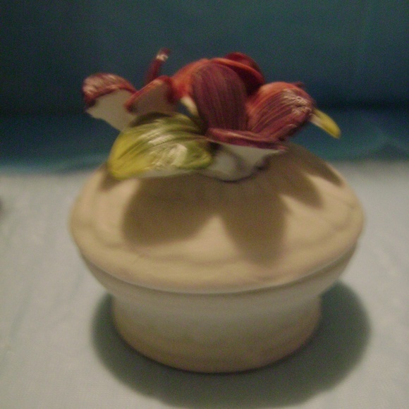Victorian Trading Co. Floral Porcelain Trinket box - Picture 2 of 8